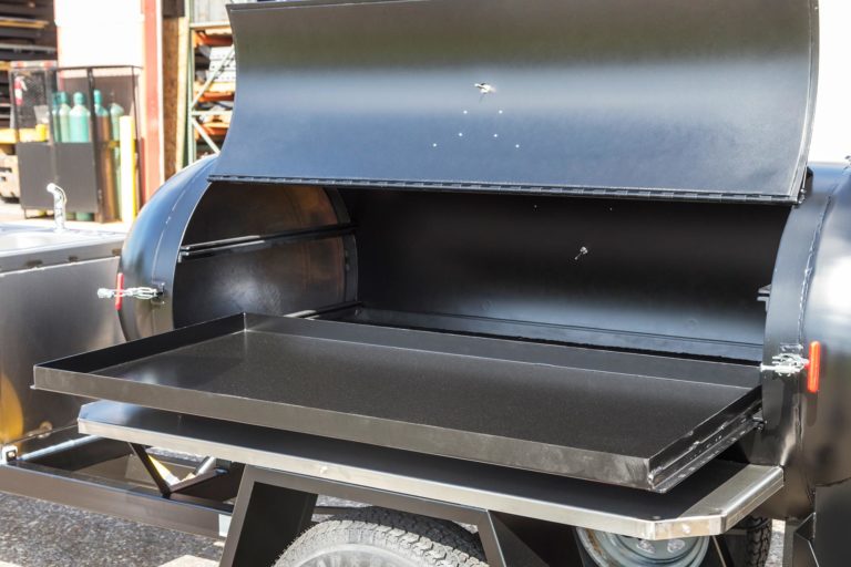 https://www.smokehousegrillsandsupply.com/wp-content/uploads/2021/12/Meadow_Creek_Tan_Smoker_Charcoal_Grill_Pan-768x512.jpg